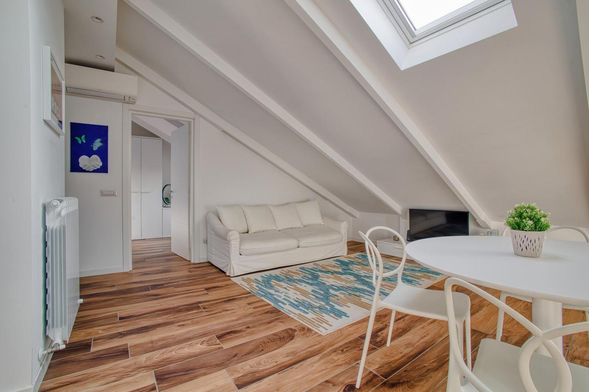 Stunning Penthouse With Balcony - Porta Venezia *