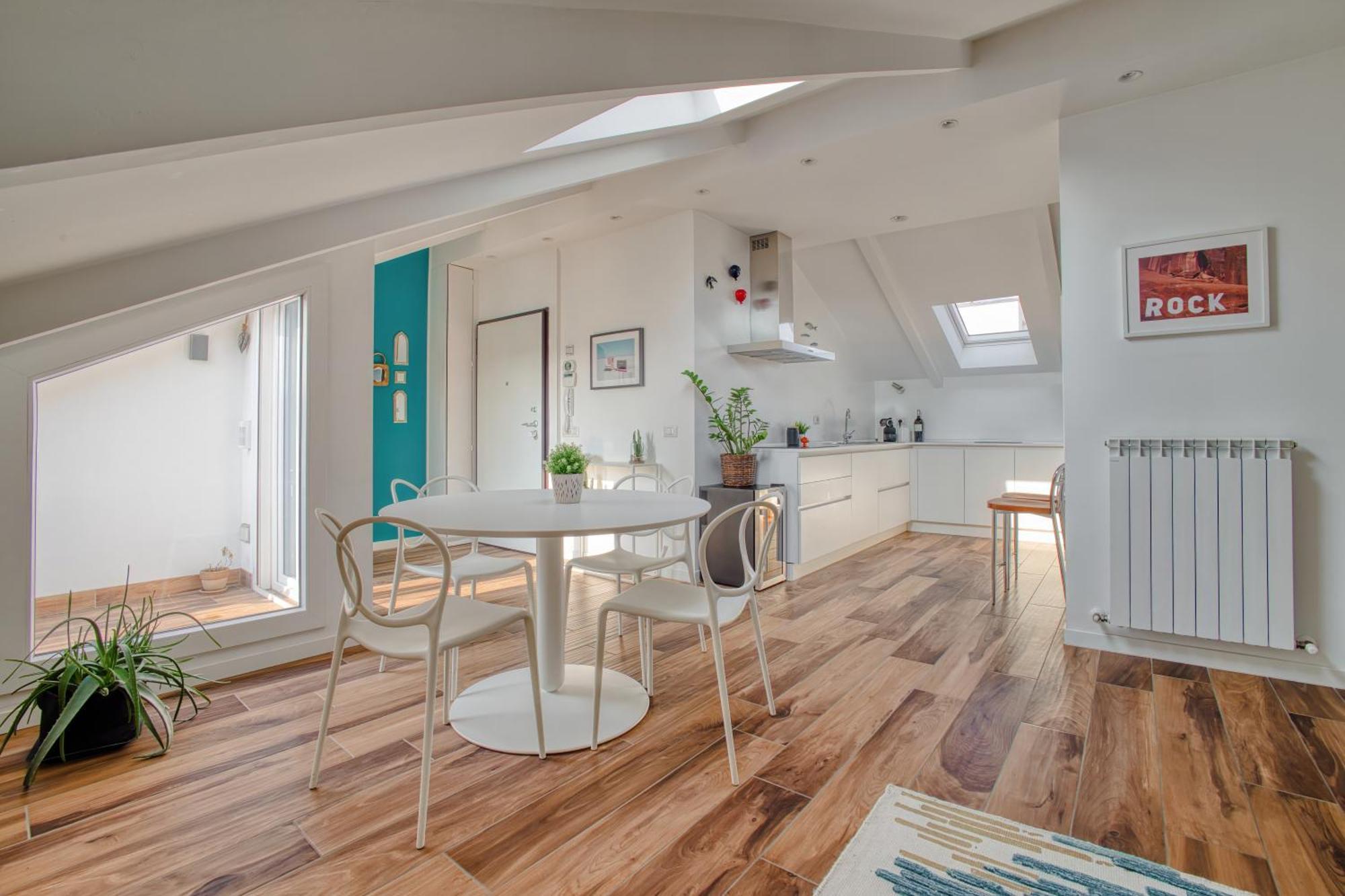 Just Urban - Stunning Penthouse With Balcony - Porta Venezia * Milano