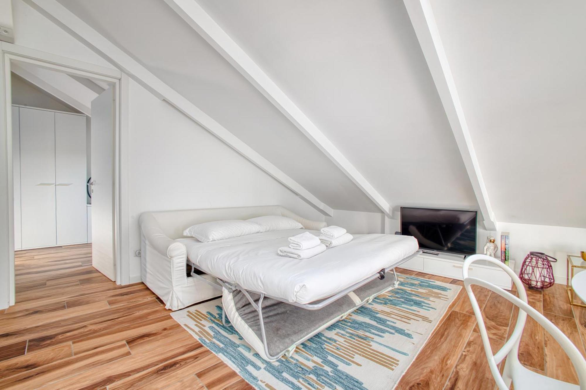 Stunning Penthouse With Balcony - Porta Venezia Appartement