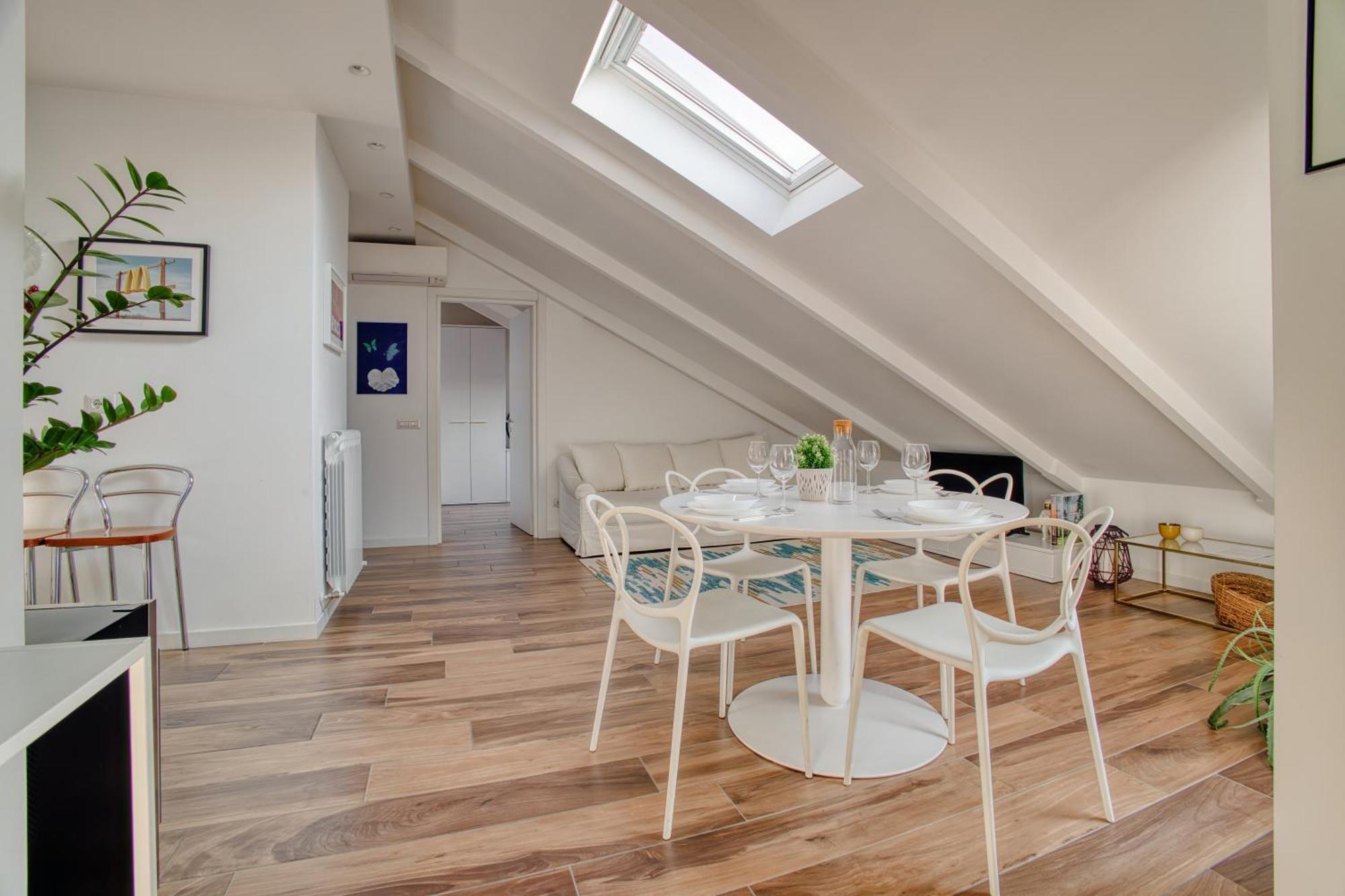 Stunning Penthouse With Balcony - Porta Venezia Appartement