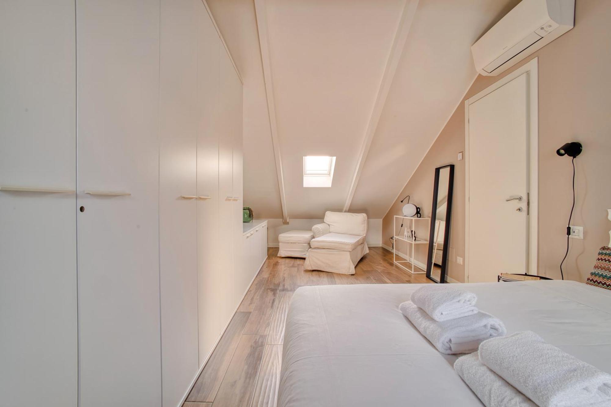 Stunning Penthouse With Balcony - Porta Venezia Milan